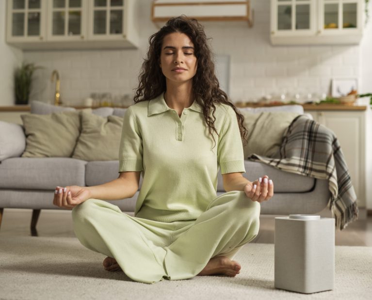 full-shot-woman-meditating-home